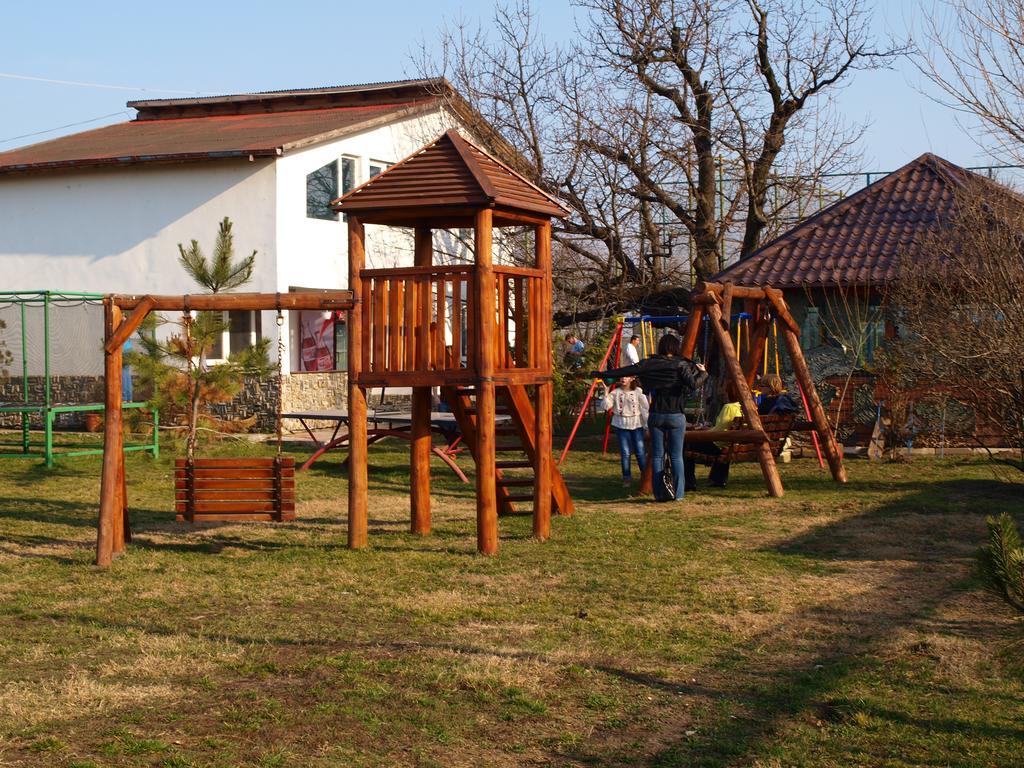 Hotel Doi Taurasi Afumati Exterior photo