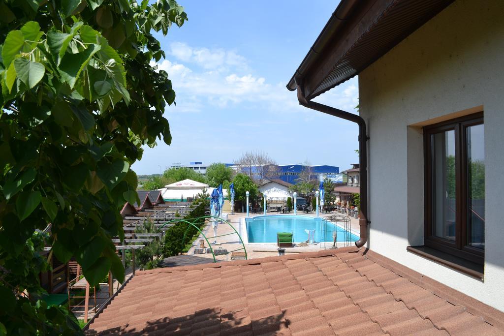 Hotel Doi Taurasi Afumati Exterior photo