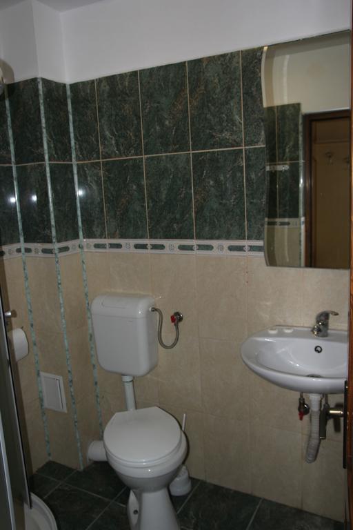 Hotel Doi Taurasi Afumati Exterior photo